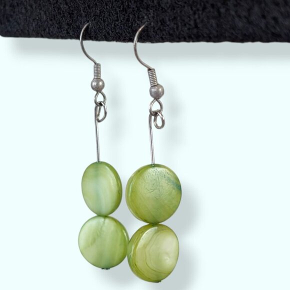 (2/$20) Dangling Green Shell Disc Earrings - Picture 3 of 4